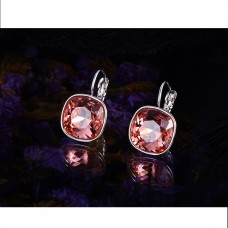 Auskariņi ar palieliem mirdzošiem  Swarovski kristāliem